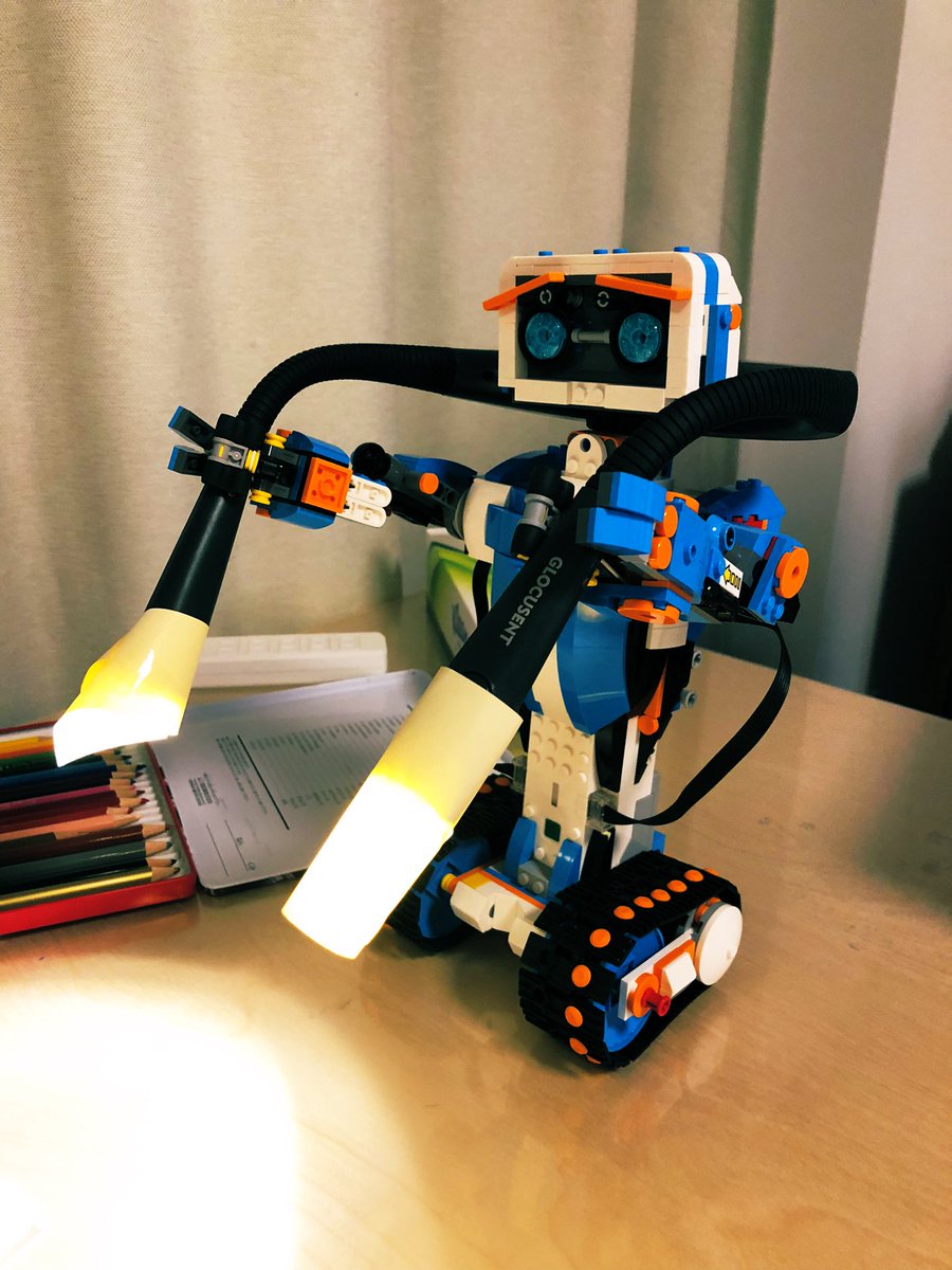 tam11210's tweet photo. #legoboost #bernie
#GLOCUSENT
働き者のバーニーさん
息子なために父のライトを借りて手元を照らす https://t.co/4l5xZbF4f6