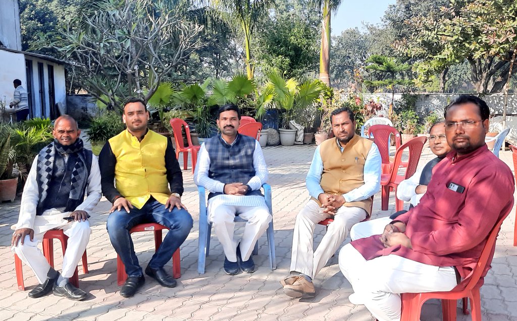 Ashutos12100572's tweet photo. आज कौशाम्बी विधि प्रकोष्ठ के कार्यकर्ताओं के साथ योगी-मोदी के विकास कार्यों की चर्चा हुई,कौशाम्बी के कार्यकर्ताओं द्वारा स्वागत एवं सम्मान पाकर अभिभूत हूँ।
@atalprashant @MaheshchandBJP @kpmaurya1 @BJPKashiKshetra @BJP4UP https://t.co/00h0zVUrn9