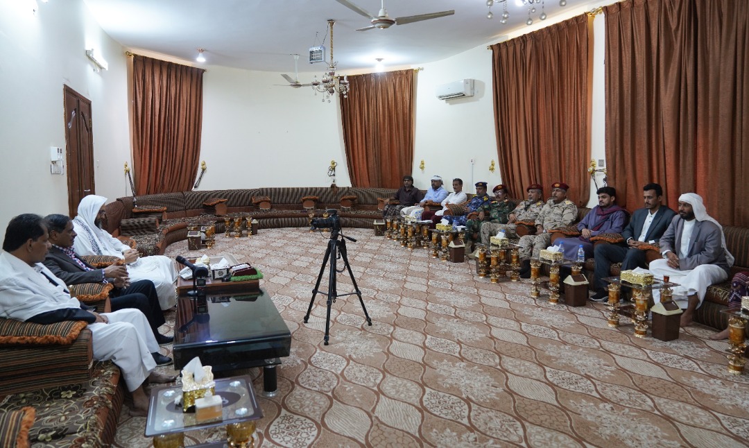 HadramoutGov's tweet photo. محافظ #حضرموت يعقد لقاءًا بالوكلاء والقادة العسكريين والأمنيين ولجنة مخرجات (حرو) ويعلن إطلاق سراح الشيخ صالح بن حريز https://t.co/HprlXoW3Gh