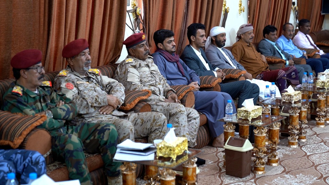 HadramoutGov's tweet photo. محافظ #حضرموت يعقد لقاءًا بالوكلاء والقادة العسكريين والأمنيين ولجنة مخرجات (حرو) ويعلن إطلاق سراح الشيخ صالح بن حريز https://t.co/HprlXoW3Gh