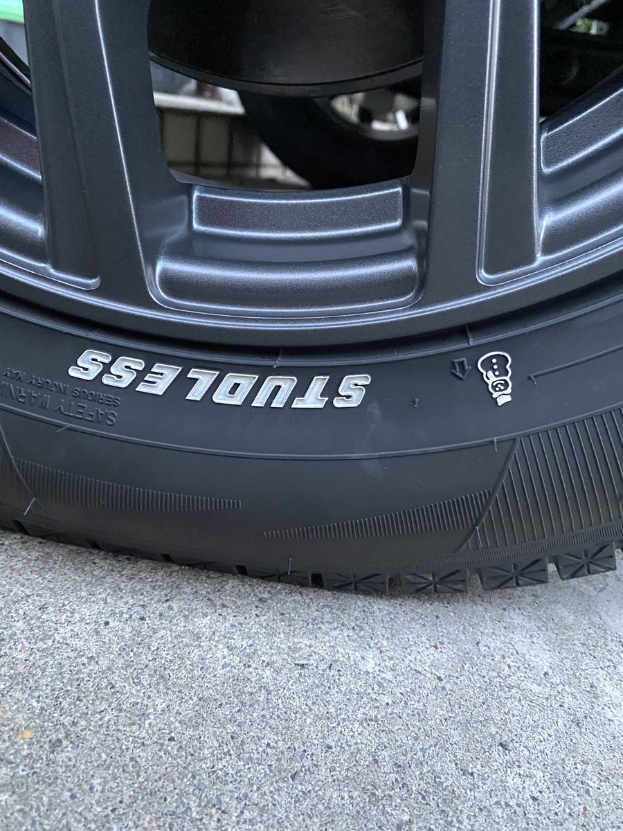 shoroady_tacky's tweet photo. 離れて見れば
悪くない👍
#jimny #jb64
#goodyear #studless
#ホワイトレター https://t.co/K27pMebwVm