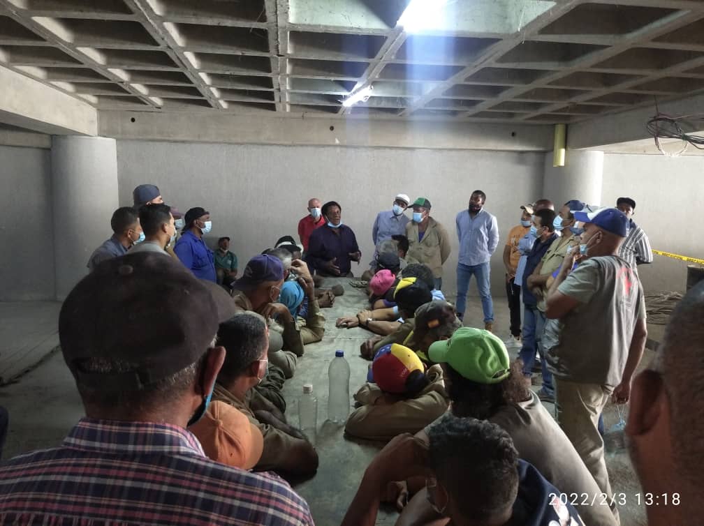 WILIAMCORTEZ3's tweet photo. Buenos días Amigos, Compañeros, que éste hermoso domingo, sea para la #Refleccion y para la Paz Mental, que hacer ante #TantosDesempleados tantas necesidades, usted @NicolasMaduro debe ayudar a #ReactivarlaConstruccion Xa Superar la Miseria que vivimos @rnarvaezc @CVConstruccion https://t.co/vVLDuFL2Gf