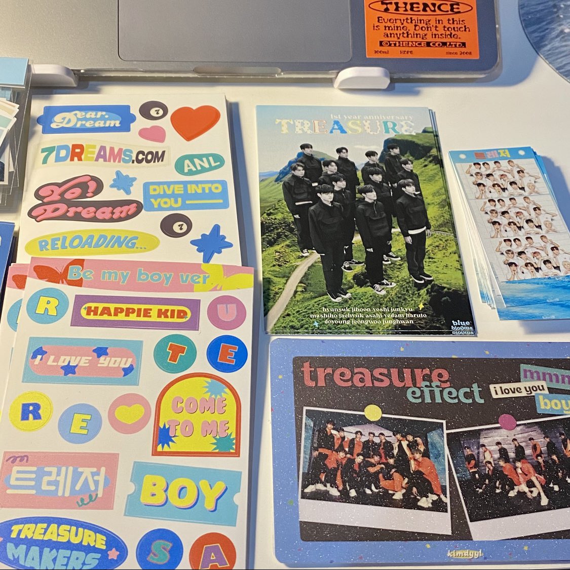 ฝากรีหน่อยนะคะ🥺 ถ้าเรามาโละของ(สตก/โปสการ์ด)แบบในภาพมีใครสนใจมั้ยคะ ออกแค่ค่าส่ง40฿ คนนึงจะได้รับปม5-7ชิ้น(สุ่ม)นะคะ ถ้าใครสนใจ เราจะลงฟอร์มให้กรอก21.00วันนี้ค่ะ ฝากด้วยค่า🫐🧼💘