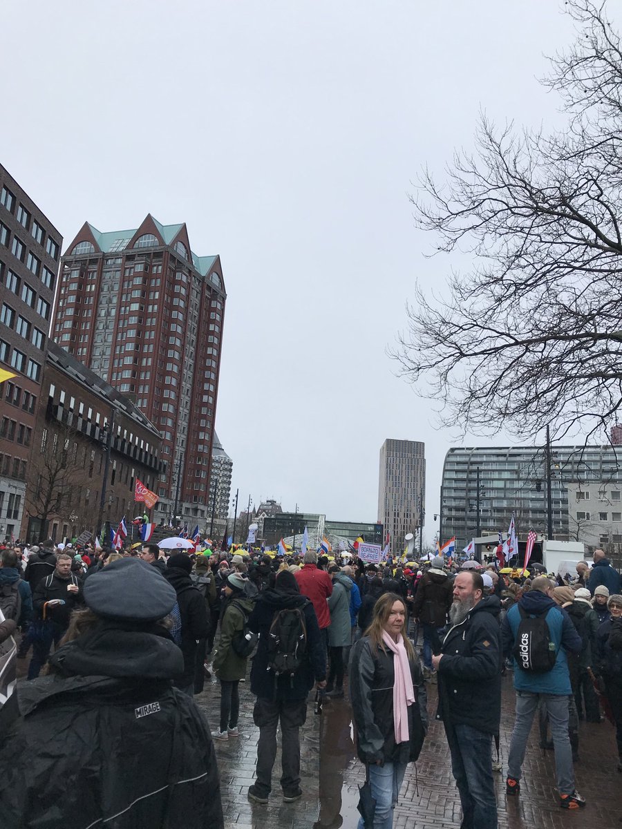RobbertVer's tweet photo. Demonstratie tegen het huidige beleid #Corona #Rotterdam. https://t.co/dbpjoofakU