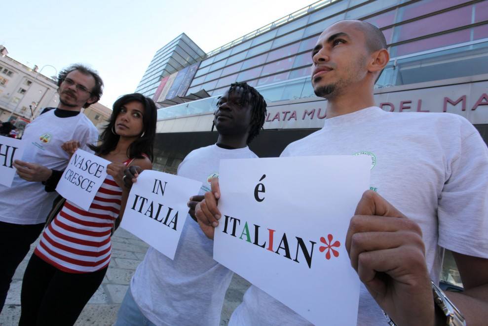 SimohKaabour's tweet photo. CHI NASCE E/O CRESCE IN ITALIA È ITALIAN*🇮🇹
30 anni dopo l'Italia è cambiata, ma la legge 90/1992 è rimasta invariata. @GiuseppeConteIT @EnricoLetta @lauraboldrini @g_brescia @emmabonino  Vogliamo realizzare il desiderio di quasi un milione di giovani @conng_it @Nuovi_Profili https://t.co/AU7qkYFLvZ
