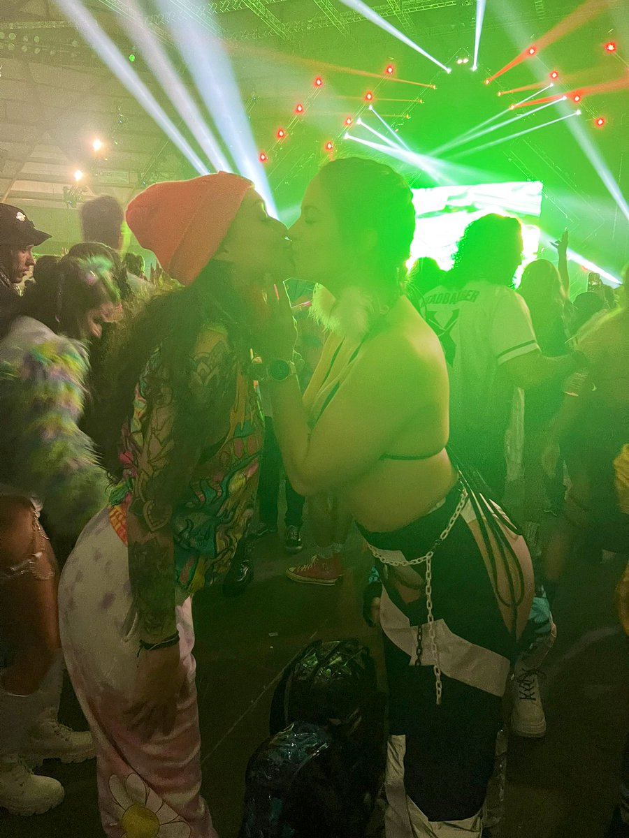 gorgeous, gorgeous, girls love dubstep