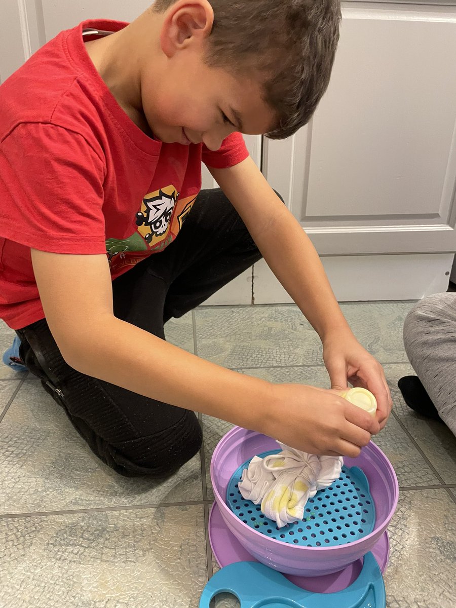 gilly_she's tweet photo. Emilio and Lucious have enjoyed tie dying this weekend. Getting their creative juices flowing 🌈 #colourful #creative #brothers #workingtogether @scargill_school https://t.co/G0bIpqbg7n