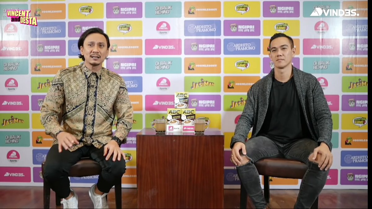 mattmedock's tweet photo. Kemaren cosplay jadi bapak2 kondangan, sekarang jadi bapak2 keamanan. Next apa ya? Pemasaran bgt gak sihh?
KOMANDO!!! - Vincent -
#TimDesta #TimAbdel #VindesSport https://t.co/rGPaNqikTG