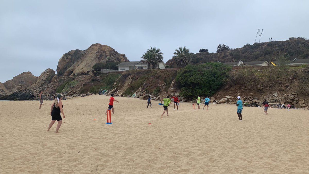 Con un hermoso día en #Viña se practica #Cricket en la #PlayaDelDeporte preparando la nueva versión de #BeachCricket desde #Chile