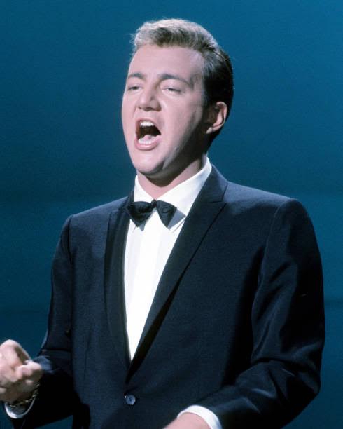 '..Blue days
All of them gone
Nothing but blue skies 
From now on!'
#BlueSkies #BobbyDarin #IrvingBerlin #BillyMay #vocalsonpoint #greatmusic