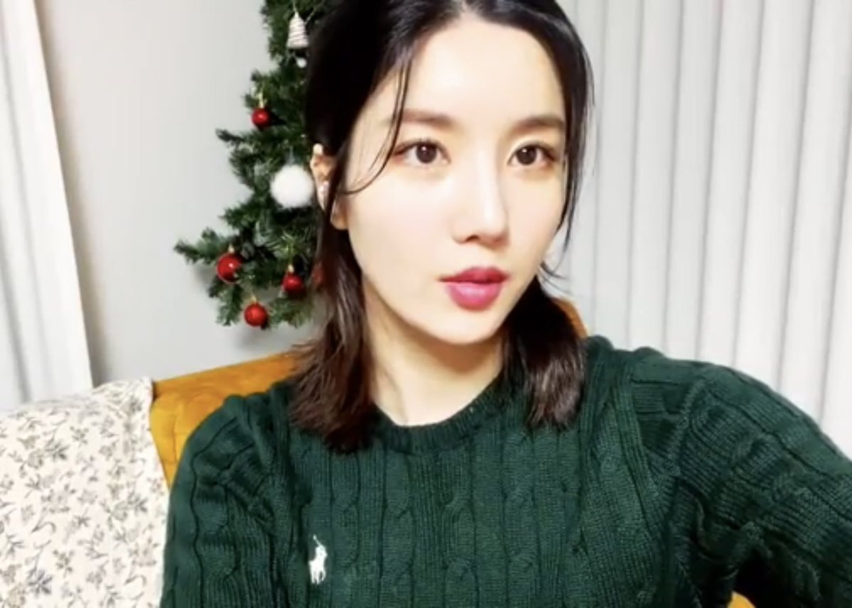 kwoneb_capture's tweet photo. 초미녀 이목구비 어쩔... https://t.co/9YqZsV0ffk