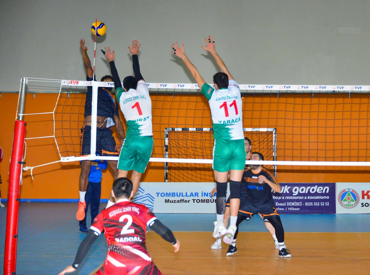 isademirci5's tweet photo. Türkiye Voleybol Federasyonu (TVF) 1. Lig B Grubu 16. hafta mücadelesinde Malatya Büyükşehir Belediyespor’u 3-0 yenerek yoluna emin adımlarla devam eden Akkuş Belediyespor’umuzu canı gönülden tebrik ediyor, başarılarının devamını diliyorum. https://t.co/sXHSq1WOkD