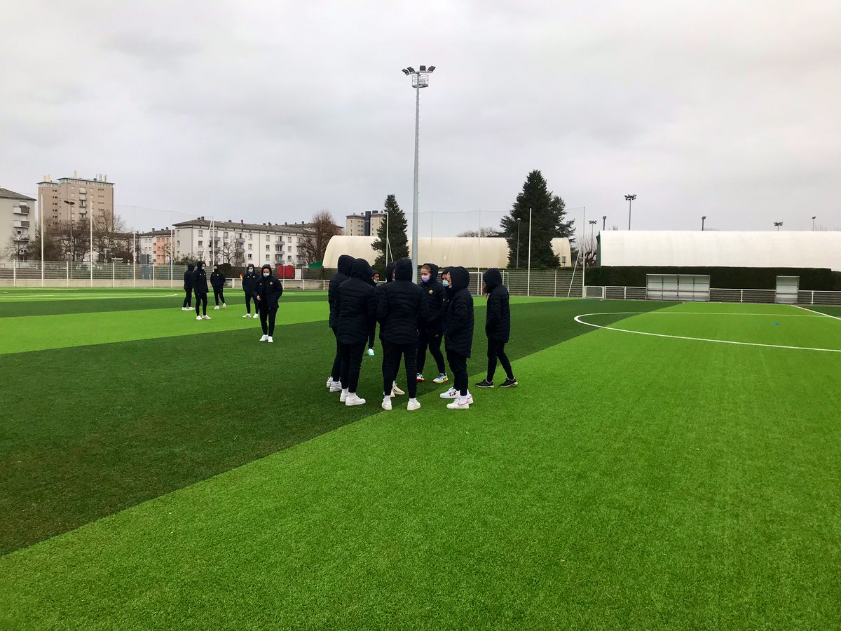 LOSC_Feminines's tweet photo. 📸 Reconnaissance terrain pour les #Lilloises avant @RCSA-@losclive
#RCSALOSC https://t.co/FumdX6MNv8