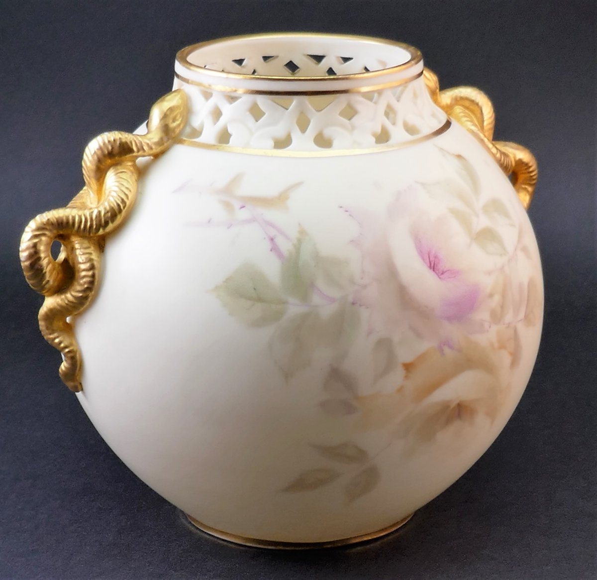 An antique Worcester blush ivory porcelain vase, marked to the base for Grainger & Co., dated c1892.

For details - ebay.co.uk/itm/2038165182…

#Antique #GraingerandCo #RoyalWorcester #Worcesterporcelain #HarryDavis #Stintons #Englishporcelain #Worcester #London #Birmingham #NY