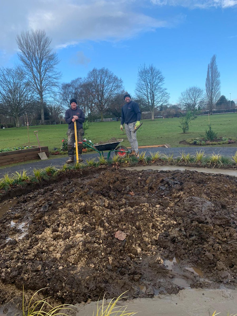 Construction_NL's tweet image. Mark our construction manager &amp;amp; his brother Nigel (N Hornsby Builder) supporting Babies First Memorial Garden 🌈 in Central Park Scunthorpe.
Radial Foundations all in, ready for the brickwork this next week 💪💪💪💪💪💪💪💪💪💪⭐⭐⭐⭐⭐#Community  @NorthLindsey @MickLochran