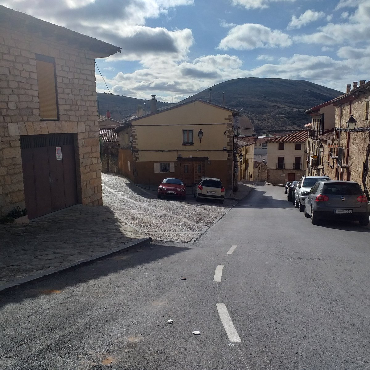 SullyFuentesES's tweet photo. Sigüenza( Guadalajara)  con su señorial castillo medieval del siglo XII,erigido sobre otro musulmán del s. VII, hoy ocupado por Paradores, sus iglesias, su catedral con el sepulcro del Doncel, su entorno natural es un regalo para los sentidos y para recuperar siglos de historia. https://t.co/s5v9SSFSaq