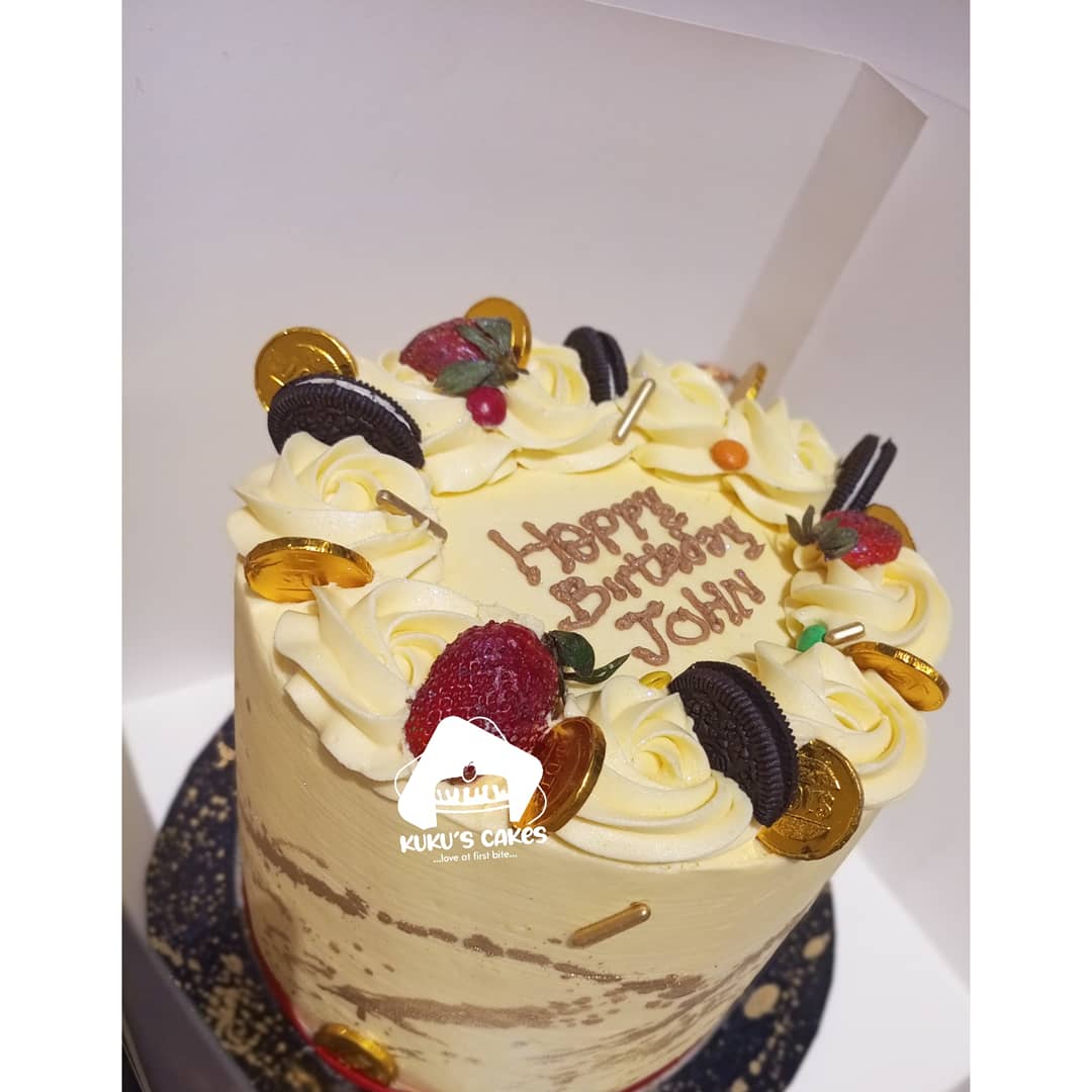 Kukus_cakes's tweet photo. Strawberry szn 🍓
Triple layered cake
Chocolate, Vanilla & Red velvet deliciousness 😍😍😍😍😍
#kukuscakes #Josbaker
#buttercreamcakes #yourcakeplug https://t.co/7RASis9hFb