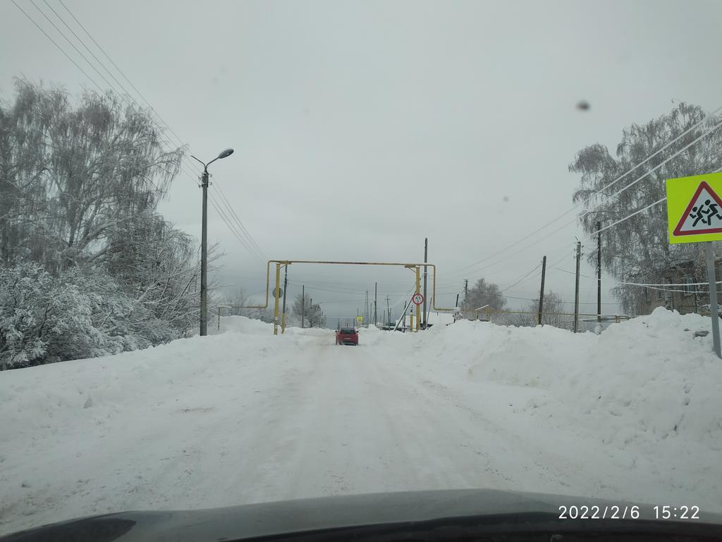 Сызранский район. Село Троицкое. Опасался, вдруг как в Жигулевске,не проеду. А там образцовые для зимы дороги,как центральная, так и остальные! "Председатель рулит,решает как-то"- говорят местные. Верю.На контрасте- под впечатлением!!!