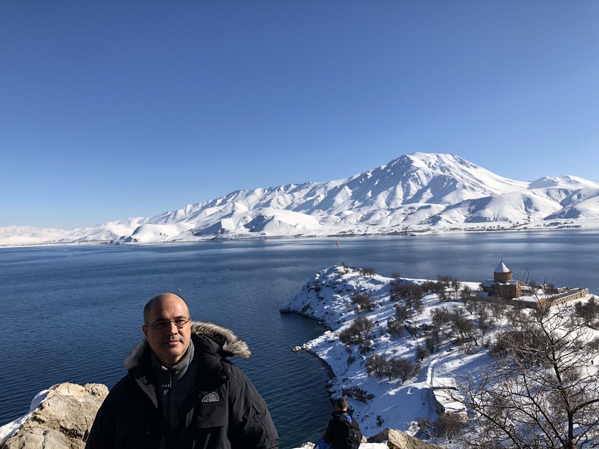Kışı ayrı bir güzel Van Akdamar Adası..