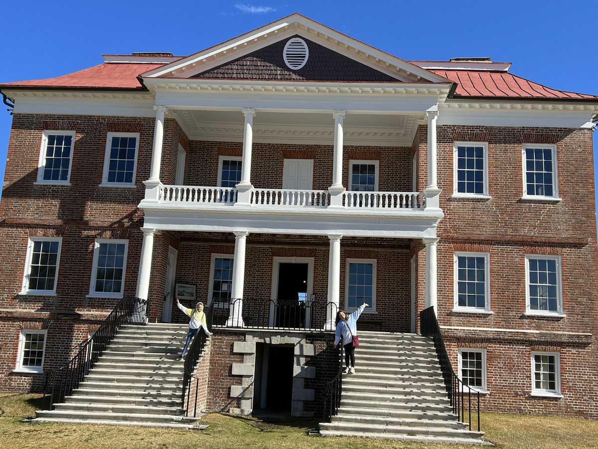 candrewsRLA's tweet photo. Drayton Hall is one of the only preserved plantations! Built in 1746, the craftsmanship of the enslaved was truly incredible. Each brick was hand made by children. Quash, the carpenter, crafted each piece by hand. #charleston #prerevolution https://t.co/kn0LhH1SAI