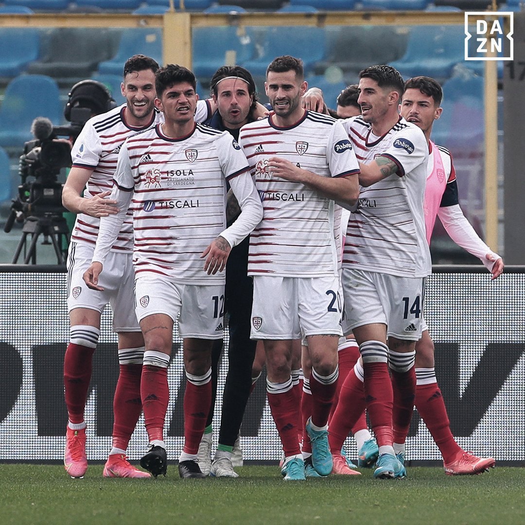 DAZN_IT's tweet photo. COLPACCIO CAGLIARI: CADE LA DEA ⚽️
Doppietta di Pereiro e Atalanta battuta al Gewiss Stadium: Dea in 10 dal 52' per il rosso a Musso, non basta il gol di Palomino 😮
#AtalantaCagliari #DAZN #AtaCag #SerieATim #Pereiro https://t.co/IqREzV8nvt