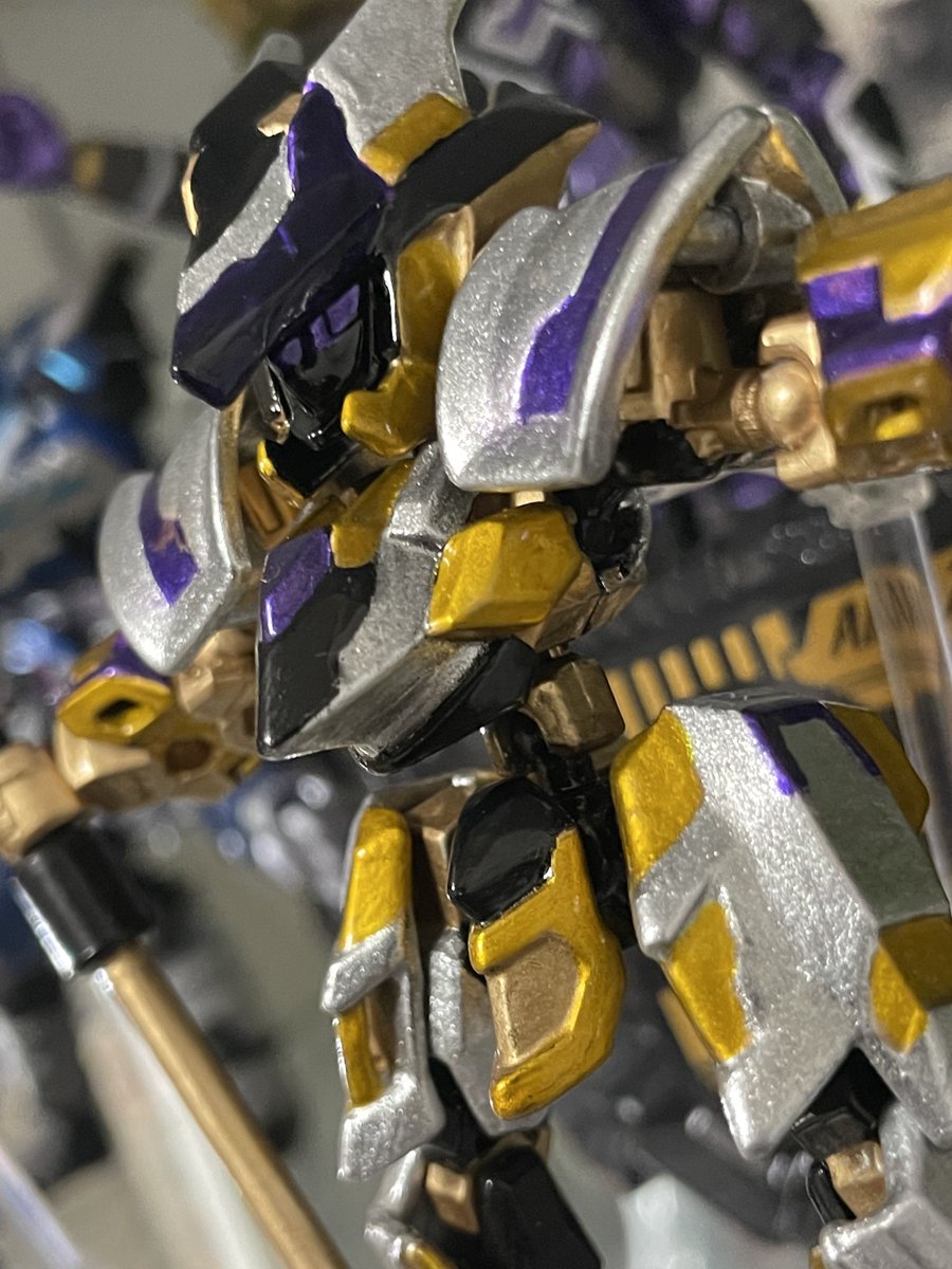 UPamaru's tweet photo. ( 谷)<アニマギア、サウザー完成！
「もしも1000%社長こと仮面ライダーサウザーが、何処かの爆発に巻き込まれてアニマギア世界に意識を転送されたら」をコンセプトに作成。
サウザントジャッカーで相手のテクノロジーを奪ってプレゼンテッド バイ ザイア！するぞ。
#アニマギア
#仮面ライダーゼロワン https://t.co/9NMhvzXaZF