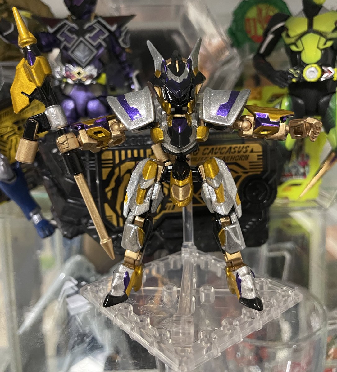 UPamaru's tweet photo. ( 谷)<アニマギア、サウザー完成！
「もしも1000%社長こと仮面ライダーサウザーが、何処かの爆発に巻き込まれてアニマギア世界に意識を転送されたら」をコンセプトに作成。
サウザントジャッカーで相手のテクノロジーを奪ってプレゼンテッド バイ ザイア！するぞ。
#アニマギア
#仮面ライダーゼロワン https://t.co/9NMhvzXaZF
