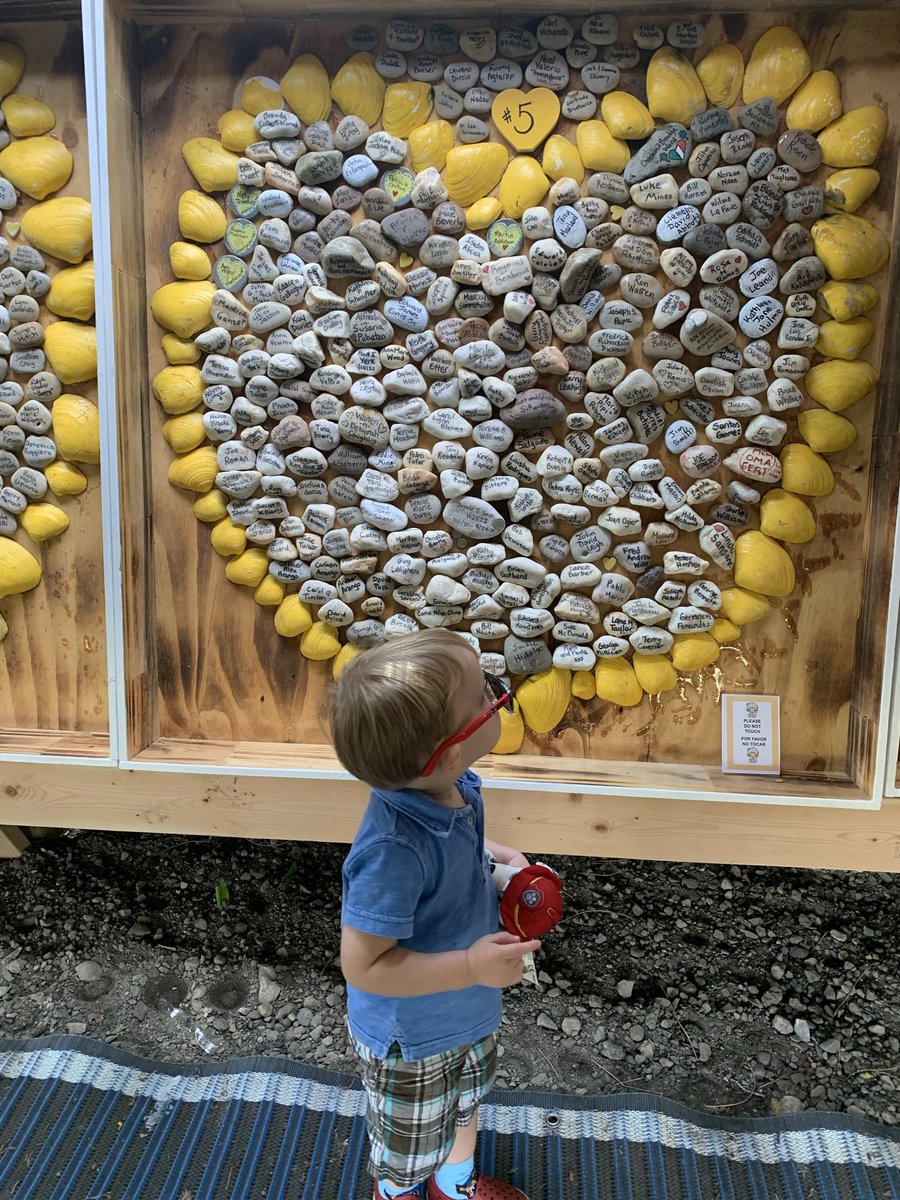 readingswan's tweet photo. The Memorial created by @A_shot_of_Ri is so important for the families that have lost a loved one to COVID, especially the kids. Now there is a place where my kids can go & see their Papa’s name beside the many others. They can see they’re not alone & that their Papa is a #hero. https://t.co/ivNTdJL2wf