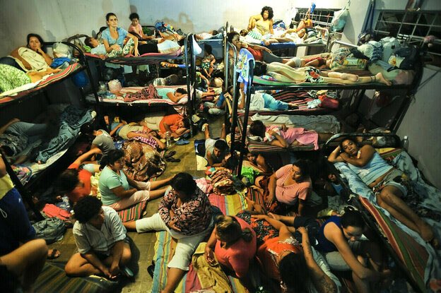 ulrich_srh's tweet photo. 30 Jahre müssen Schwangere in dieses Gefängnis, wenn sie eine Fehlgeburt erleiden. Denn in #ElSalvador gilt das laut Abtreibungsgesetz als Mord. Meine Reportage @tazgezwitscher erzählt die Geschichte von drei Frauen und ihren Unterstützer:innen (1/4) https://t.co/TU5dNfwSHr https://t.co/zTh2NlqmUa
