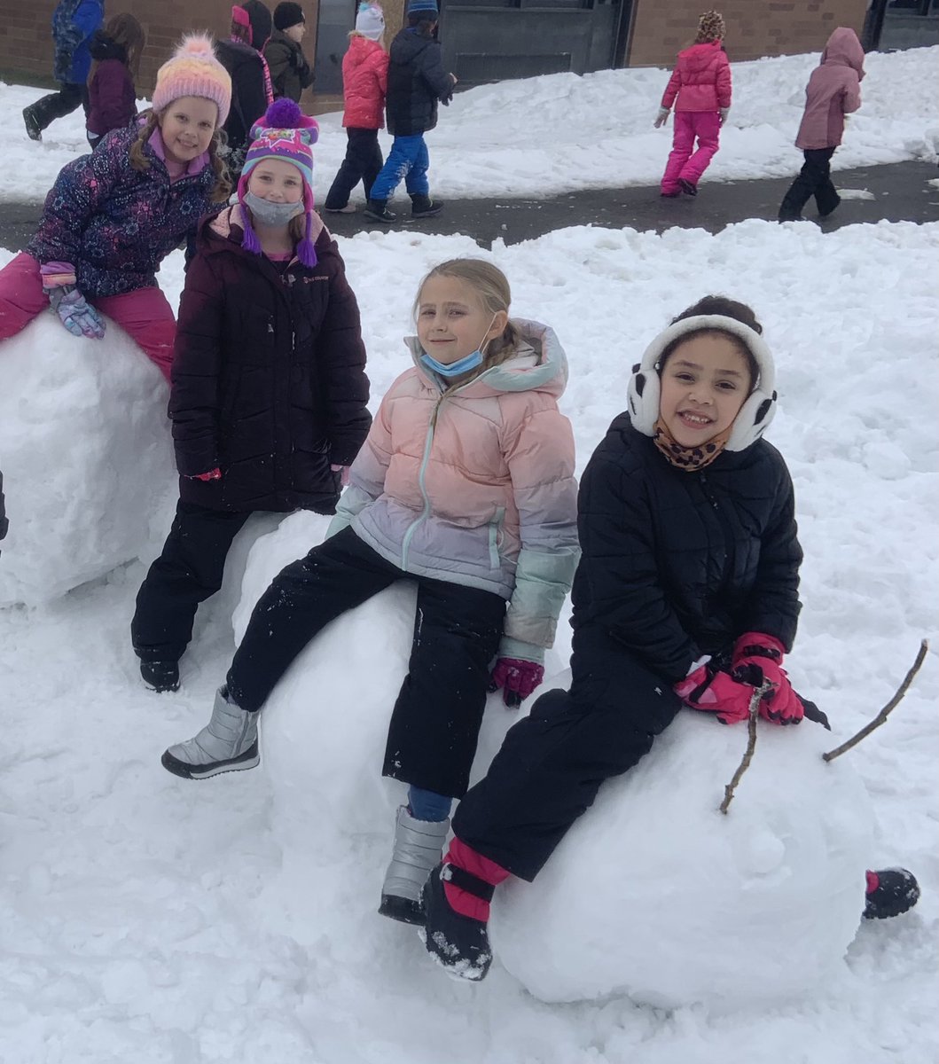hlc48's tweet photo. Sweet 2nd grade snow day. ❄️💙 https://t.co/BU6LVEEQkM