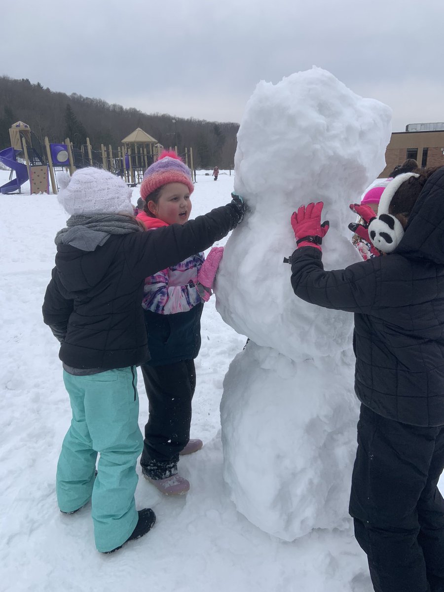 hlc48's tweet photo. Sweet 2nd grade snow day. ❄️💙 https://t.co/BU6LVEEQkM