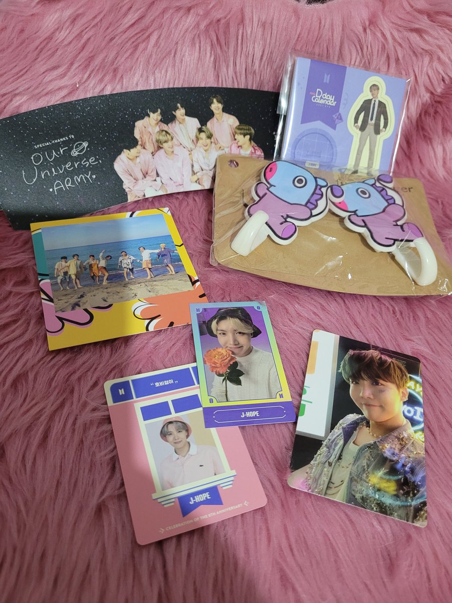 🎉 Jhope Birthday GA 🎉

✨ 1 winner of Jhope's Random merch with official PC
Free SF 🇵🇭

* Follow me &amp; <a href="/iamycie/">Joyce ⁷</a> 
* Like &amp; RT
* Reply some Jhope's pic 😉

💜🖤