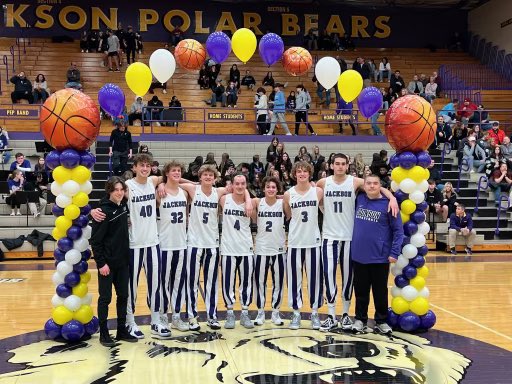 Last night we got to honor these great young men! Congratulations to our 9 seniors!! Thanks for everything you do for our program, on and off the court! #GoBears