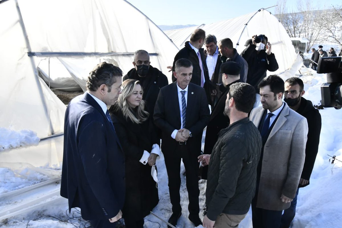 Ozturkdenizli's tweet photo. Isparta’da yoğun kar yağışı sonrası hala elektrik verilemeyen yerleşim yerleri var.
Genel Başkanımızın talimatlarıyla,İYİ Parti heyeti olarak Isparta Merkezde ,
Yakaören ve Deregümü köylerinde zarar gören vatandaşlarımızla görüşüp yerinde incelemelerde bulunduk. @iyiparti https://t.co/ScMuRqa98h