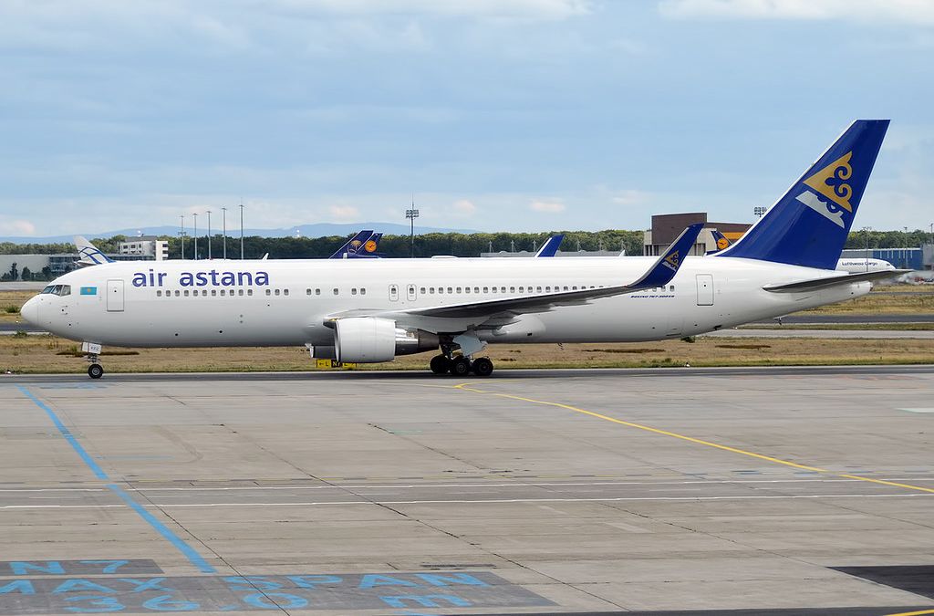 Самолет air. Boeing 737 Air Astana. Air Astana самолеты. Air Astana самолет самый большой. Домодедово самолет АИР Астана.