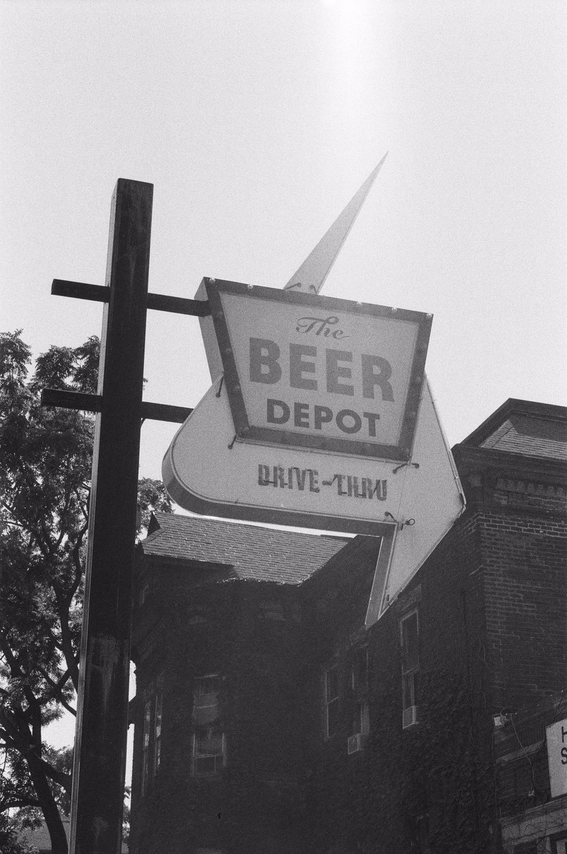 Ann Arbor, Michigan

#hp5 #MinoltaX570 #DetroitImagery #annarbor

Instagram.com/detroitimagery