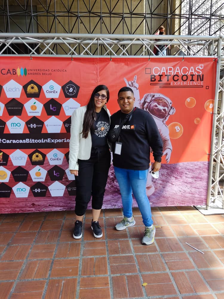 imjackyrivero's tweet image. Fue genial haber compartido de CM a CM con @oswaldoatorres_ en la @CCSBitcoinExp 🔥

               @revolucionconb
                           🤝
              @moneyonchainES 

Mi hype por ese documental está en ATH desde que vi la cuenta en Twitter🤩