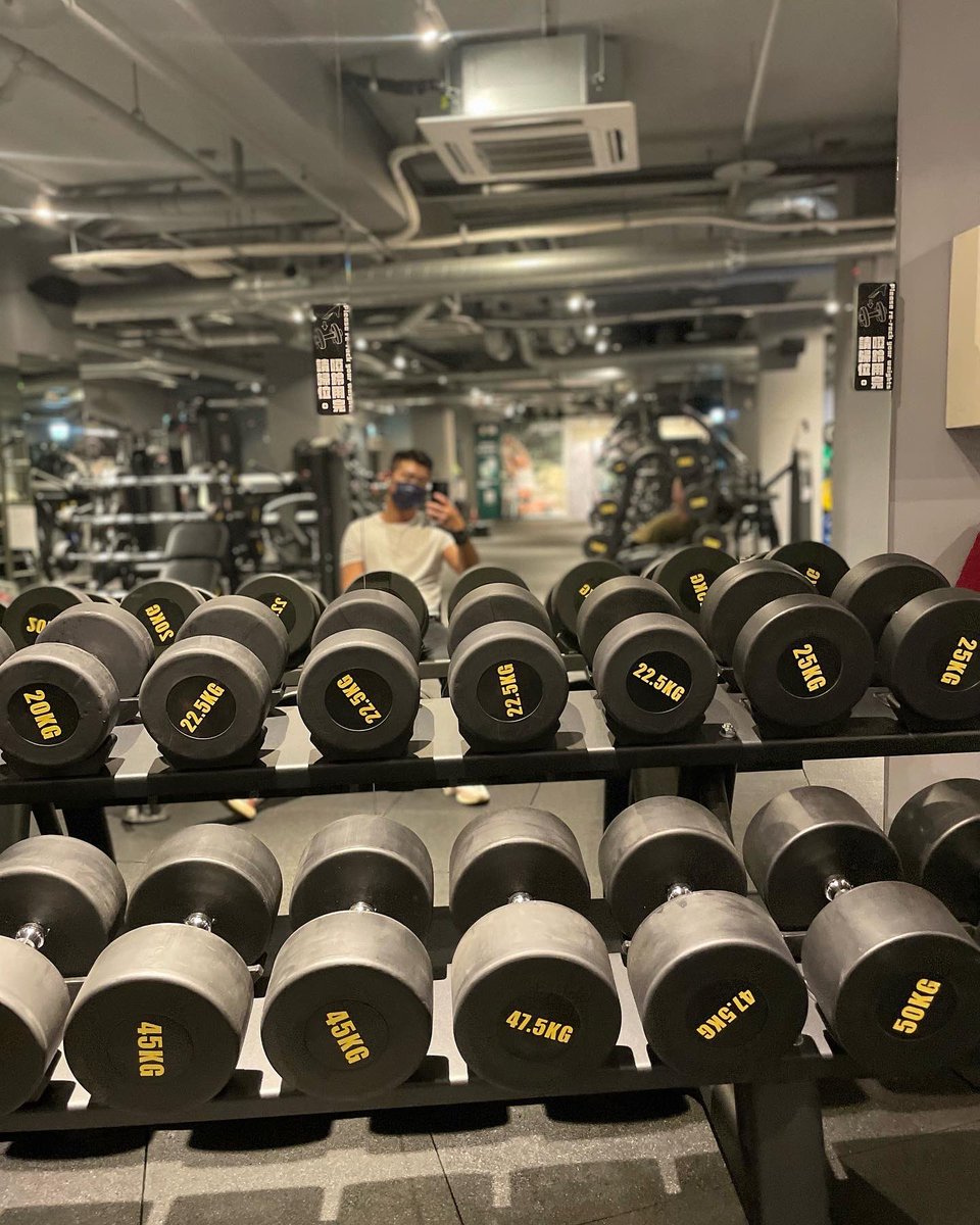 動起來 健身房沒有什麼人 高興😊