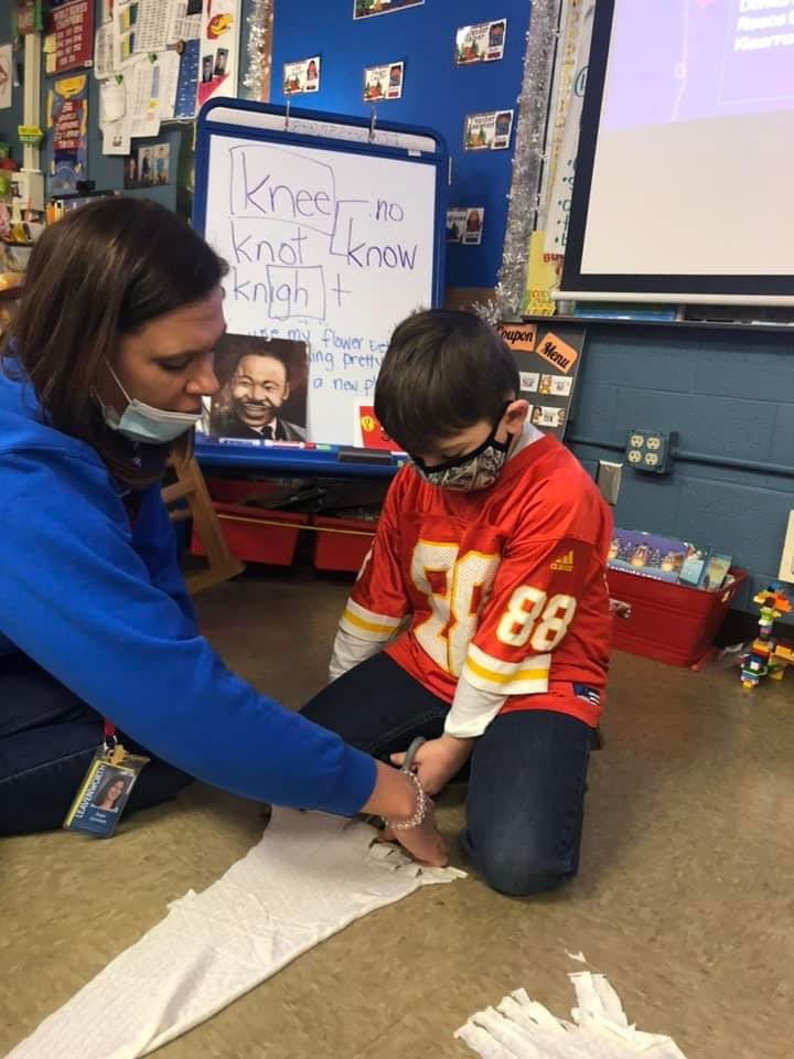 🧣🧣This years 2nd Grade Service Project involves students making picture frames and scarves for those living in nursing homes. ❤️
