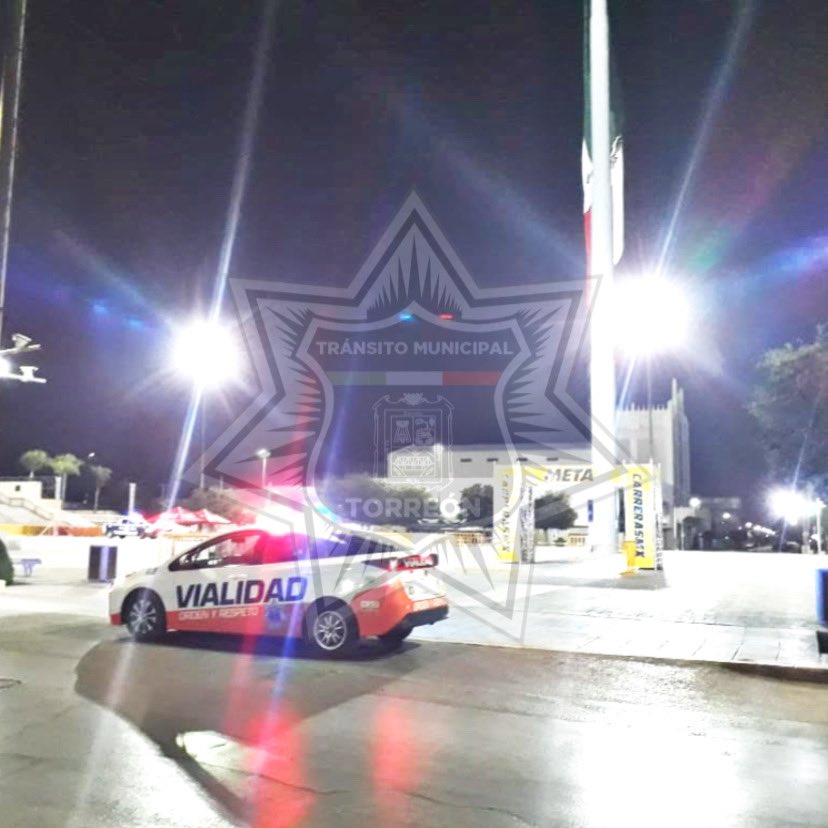 #FelizDomingo 🌞
Operativo vial en Plaza Mayor Torreon Oficial, durante la 🏃🏻🏃🏻‍♀️ #CarreraDeLaConstitución 5K. Atienda indicación vial.

#VialidadTorreón <a href="/MunicipioTRC/">Municipio de Torreón</a> <a href="/TorreonIMD/">Instituto Municipal del Deporte de Torreón</a>
