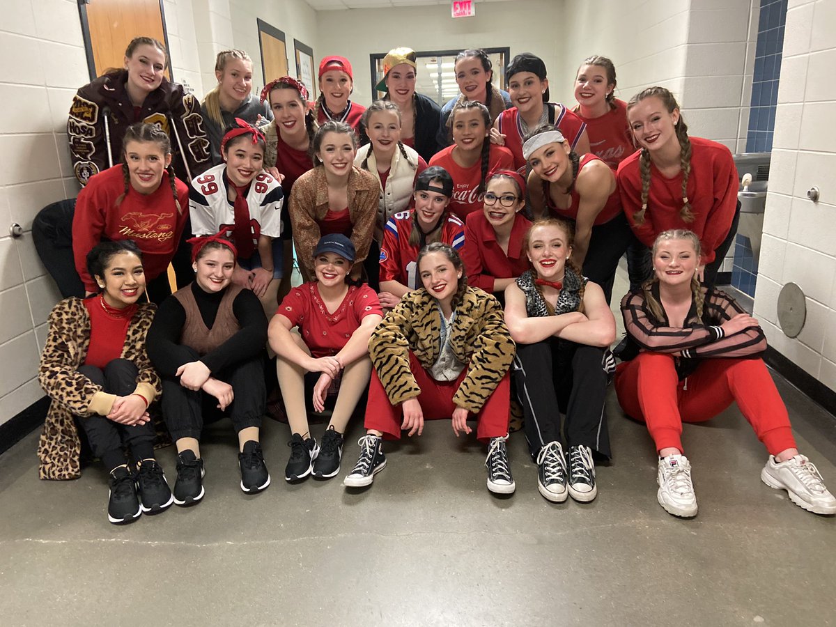 DSHS_Histeppers's tweet photo. Great day at our first competition.  Sweepstakes/ Gussie Nell Davis award, Judges awards for Team Lyrical  and Pom, Gold award for technique, showmanship &amp; choreography.  3rd place Small School div.  #iamdsisd https://t.co/qBFcAPPw4L