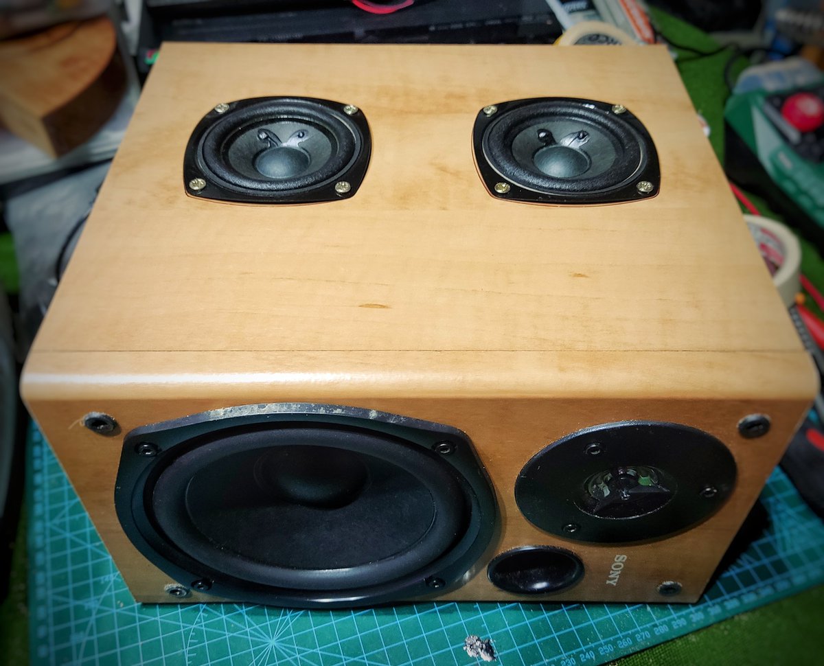 raivenra's tweet photo. Altavoz pasivo reconvertido a activo con módulo bluetooth
#AudioHacking https://t.co/VwC66yIPub