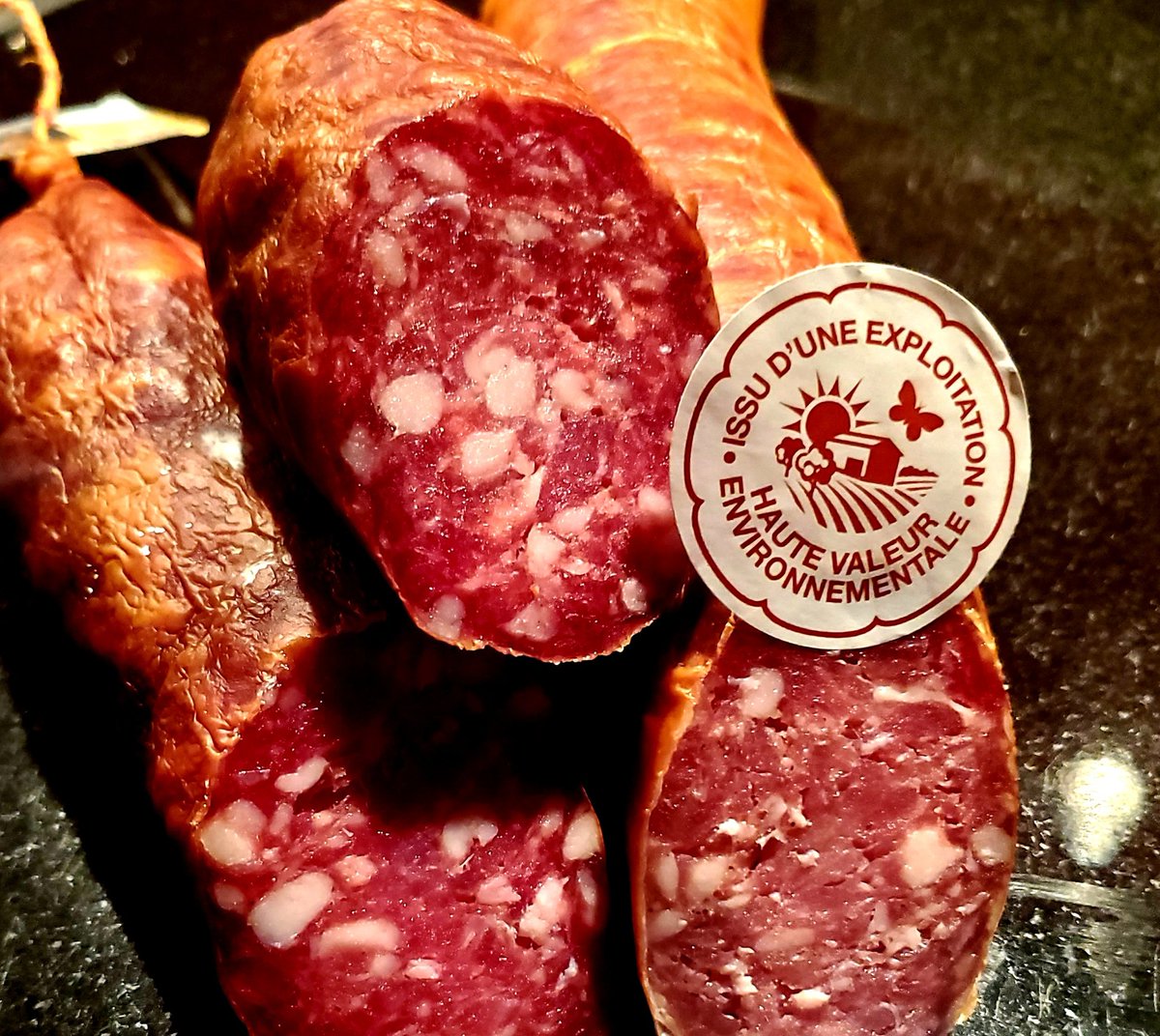 LeNordMeusien's tweet photo. #valorisation de la #viande issue d'1 #exploitation #HVE3 . #fuseau et #saucisson #lorrains à base de 100% de #cochons du 54. #eleveur et #artisan avec 1 même #volonté .
Juste #rémuneration. On avance..😃 https://t.co/KMKDUlrFRb
