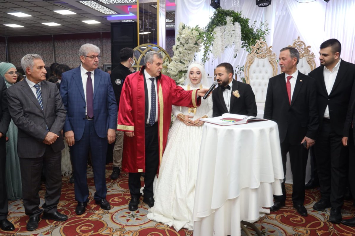 zabeyazgul's tweet photo. AK Parti Gençlik Kolları Genel Başkanımız @eyupkadirinan ve Şanlıurfa İl Başkanımız @abdkirikci'nın şahitliğinde; Tuğrul ve Kaplan çiftinin nikah akdini gerçekleştirdik.

Özel günlerine şahit olduğumuz gençlerimize ömür boyu mutluluklar dilerim. https://t.co/Ai2aLUahL6