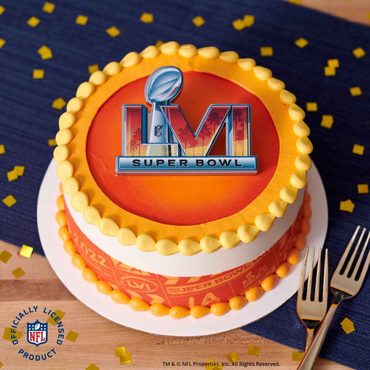 DecoPac's tweet photo. Make a touchdown at the tailgate party with an Officially NFL licensed cake!! #NFL #NFLCake #SuperBowl #SuperBowlTailgate #SuperBowlTreats https://t.co/TdplfymwF0