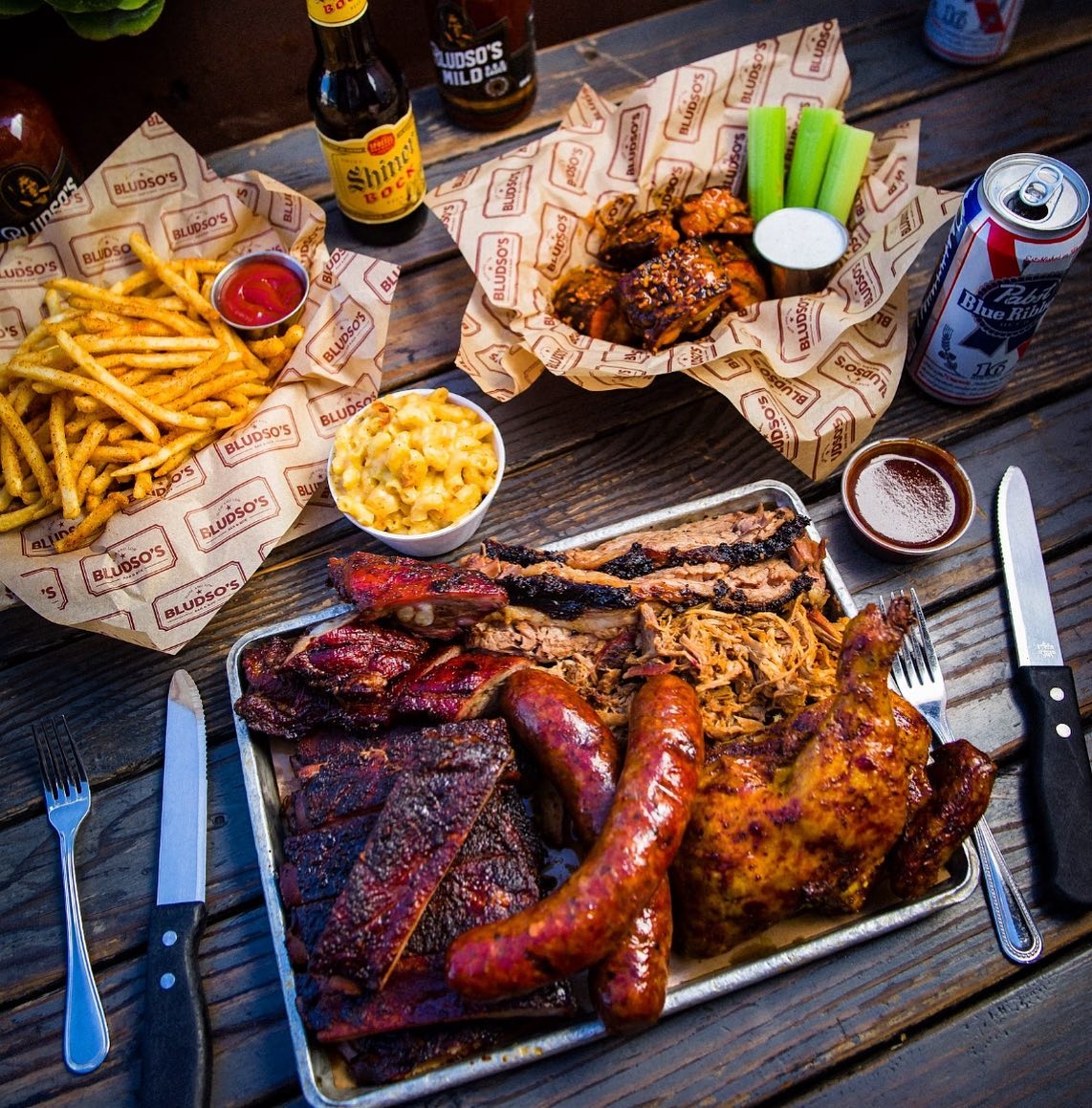 For #SundaySupper, we're going EXTRA!
And by extra we meant ordering these from @bludsosbbq!

Click here  to access @bludsosbbq's menu: barandque.com/bludsos-bbq/me…

Photo credits: @bludsosbbq

#SundaySupper #sundaymeals #sundayfoodie #bbqmeals #bludsosbbq  #groupmeals #familymeals