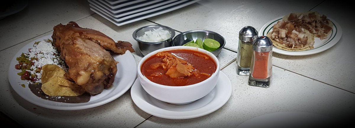PuntoMedioEdo's tweet photo. 😋🌮👇🏼 HOY, en Safari #Izcalli, #CHAMORROS, tacos de cueritos y pancita, además de su deliciosa variedad de platillos.
📍Av. Chopos 200, colonia Arcos del Alba, Cuautitlán #Izcalli.
🤳 También puedes hacer tu pedido a domicilio o para recoger ahí al 5558737539. https://t.co/mgudcZ45N4