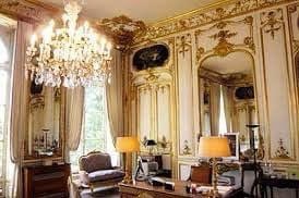 eegretier's tweet image. L'hôtel de Seignelay brûle ! Un des chefs d'œuvre de Boffrand
Comme il se doit il était en travaux !
Le désastre de Notre-Dame n'aura servi à rien.