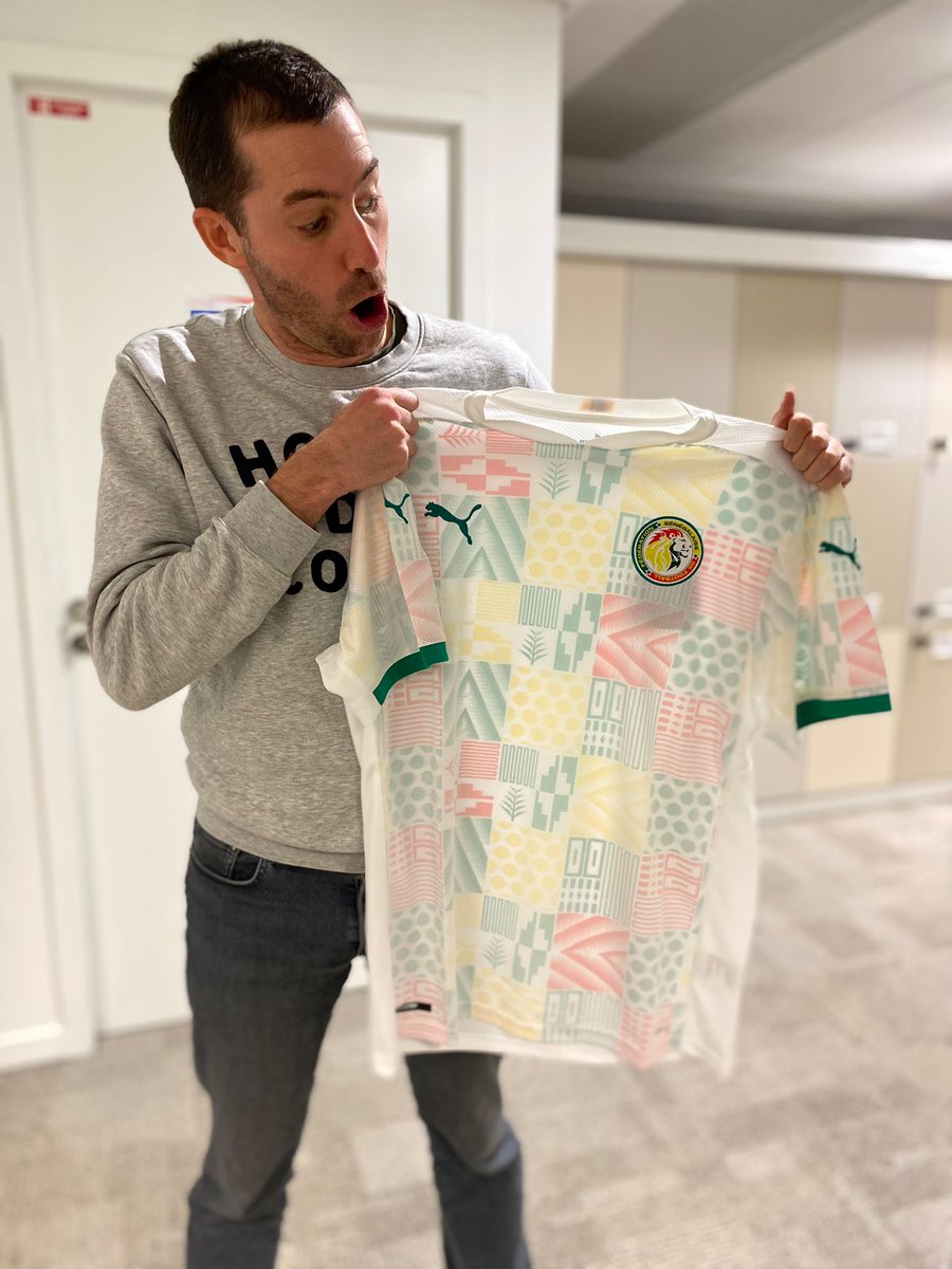 🎁[CADEAU DU SOIR]🎁

⚽️A l'occasion de la finale de la CAN, Sénégal-Égypte, <a href="/TANG_Foot/">Tanguy Le Seviller</a> vous fait gagner le maillot du <a href="/FootballSenegal/">Football Senegal</a>  🇸🇳

🔁RT &amp; Follow pour l'emporter 🍀

<a href="/pumafootball/">PUMA Football</a>