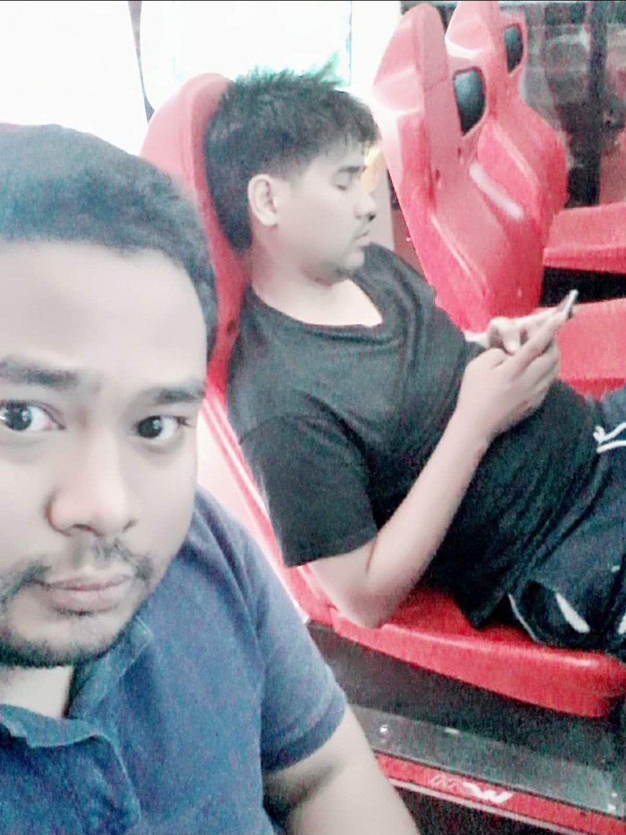 SarimS100's tweet photo. วันนี้จัดไปหนักอ่อนเลย 
#เยตูด กับพี่ชายเสร็จมานั่งร้านเกมต่อ https://t.co/gZ1hKFrgLN